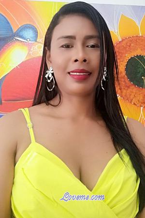 211146 - Yeinis Age: 37 - Colombia